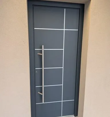 Installazione portoncino d'ingresso moderno