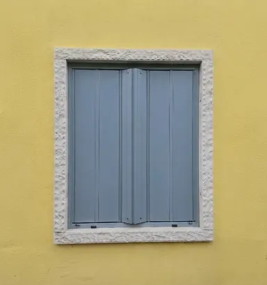 Installazione scuri e finestre